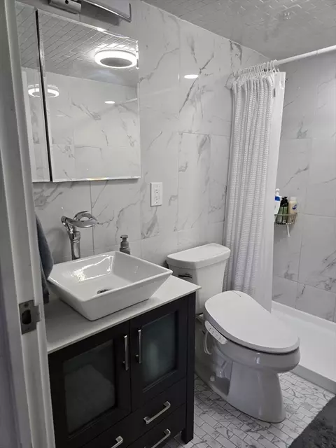 Bath - 31 Hamlin Ln #B24, Needham, MA 02492 photo 2 of 4