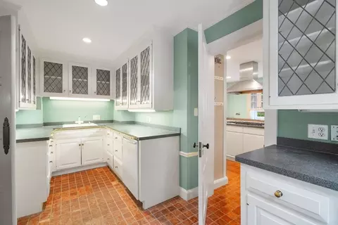 Kitchen - 43 Monadnock Rd, Wellesley, MA 02481 photo 4 of 4