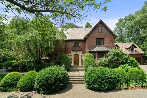 Exterior - 43 Monadnock Rd, Wellesley, MA 02481 photo 2 of 7