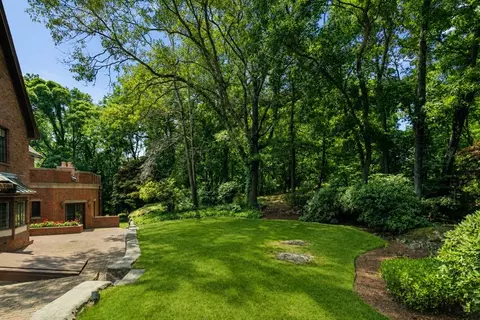 Exterior - 43 Monadnock Rd, Wellesley, MA 02481 photo 7 of 7