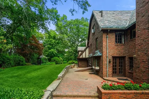 Exterior - 43 Monadnock Rd, Wellesley, MA 02481 photo 5 of 7