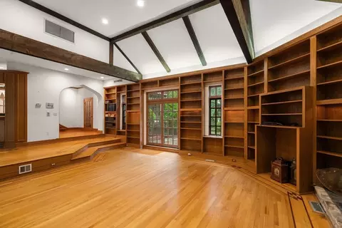 Living - 43 Monadnock Rd, Wellesley, MA 02481 photo 6 of 7