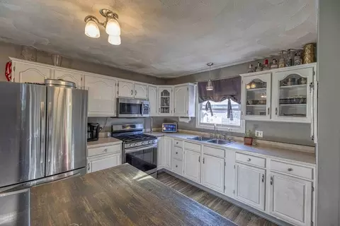 721 Cambridge St #B, Fall River, MA 02721 photo 4
