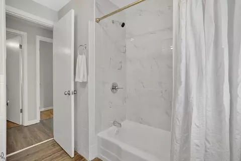 Bath - 85 Bircham St, Springfield, MA 01104 photo 2 of 2