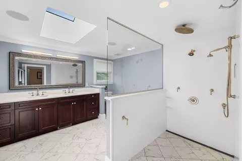 Bath - 89 Gale Rd, Swampscott, MA 01907 photo 3 of 4