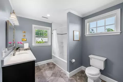 Bath - 89 Gale Rd, Swampscott, MA 01907 photo 4 of 4