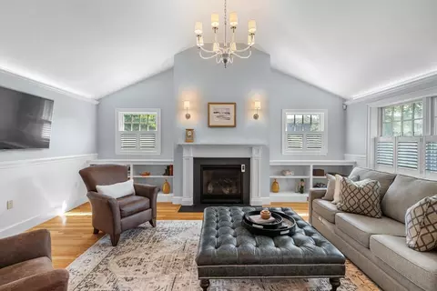 Living - 89 Gale Rd, Swampscott, MA 01907 photo 3 of 3