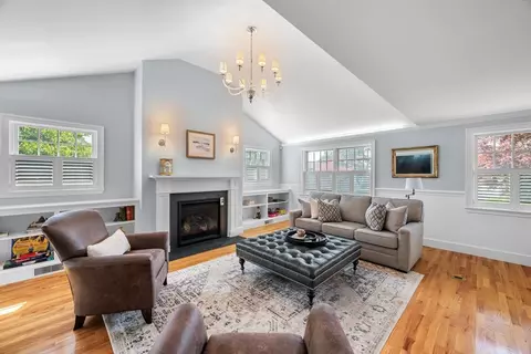 Living - 89 Gale Rd, Swampscott, MA 01907 photo 1 of 3
