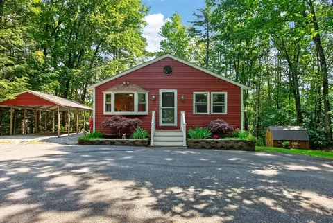 20 Iroquois Ave, Hubbardston, MA 01452