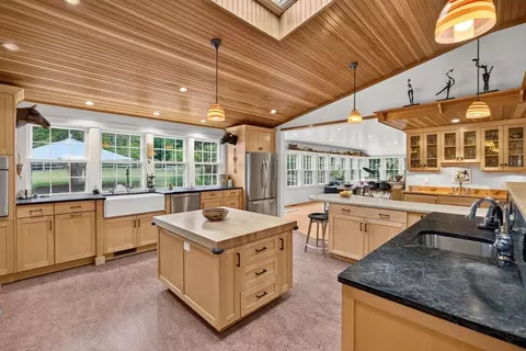 2849 Main St, Barnstable, MA 02630 photo 3
