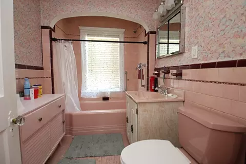 Bath - 116 Main St, Saugus, MA 01906 photo 2 of 2