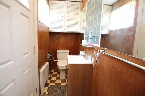 Bath - 116 Main St, Saugus, MA 01906 photo 1 of 2