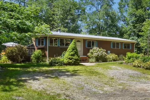 12 Juniper Rd, Lakeville, MA 02347