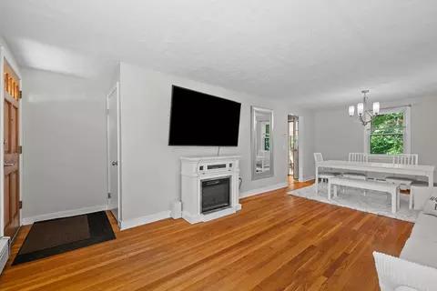 Living - 28 Greybert Ln, Worcester, MA 01602 photo 1 of 2