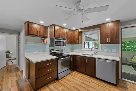 Kitchen - 28 Greybert Ln, Worcester, MA 01602 photo 2 of 4