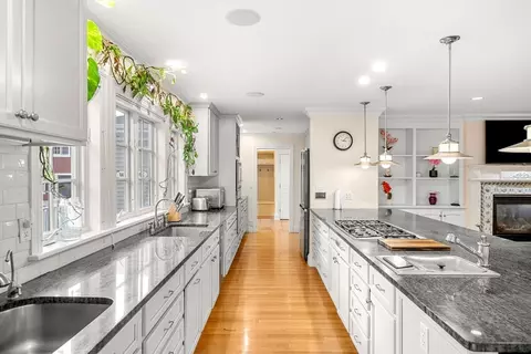 Kitchen - 140 High St, Dunstable, MA 01827 photo 2 of 2
