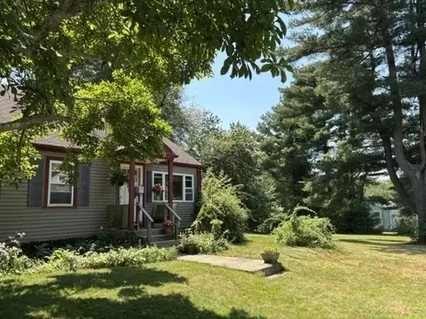 11 Blain St, Acushnet, MA 02743 photo 2