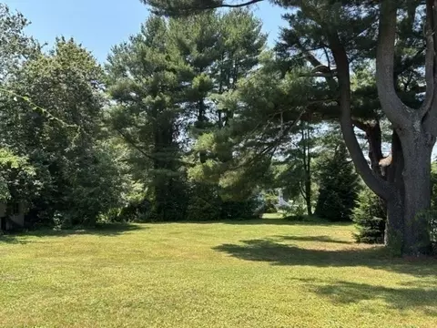 11 Blain St, Acushnet, MA 02743 photo 4