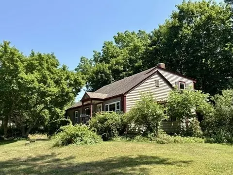 11 Blain St, Acushnet, MA 02743 photo 3