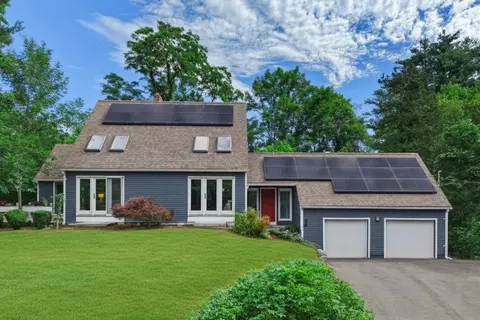 36 Stewart St, West Newbury, MA 01985