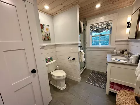 Bath - 96 Hammett Ln, Chilmark, MA 02535 photo 5 of 6