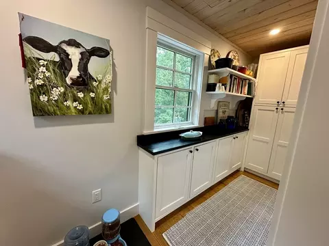 Kitchen - 96 Hammett Ln, Chilmark, MA 02535 photo 3 of 5