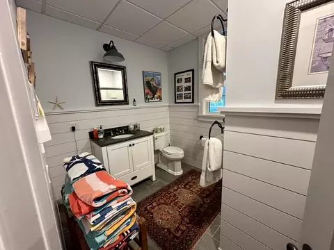 Bath - 96 Hammett Ln, Chilmark, MA 02535 photo 4 of 6