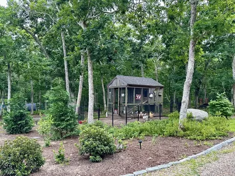 Exterior - 96 Hammett Ln, Chilmark, MA 02535 photo 3 of 5