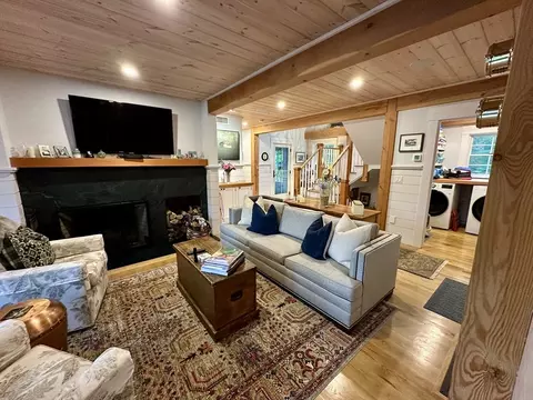 Living - 96 Hammett Ln, Chilmark, MA 02535 photo 4 of 5