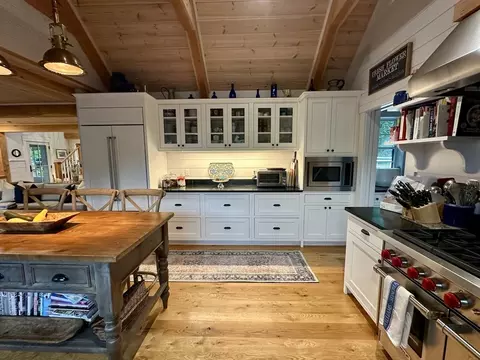 Kitchen - 96 Hammett Ln, Chilmark, MA 02535 photo 4 of 5