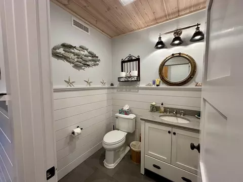Bath - 96 Hammett Ln, Chilmark, MA 02535 photo 3 of 6
