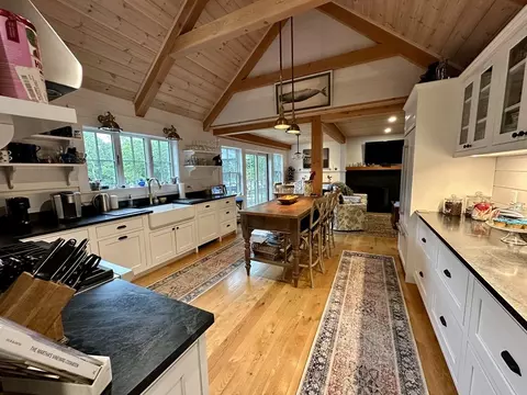 Kitchen - 96 Hammett Ln, Chilmark, MA 02535 photo 2 of 5