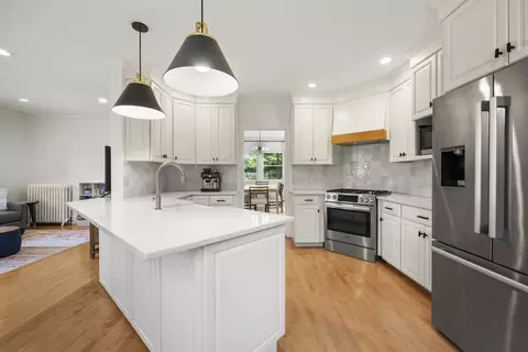 18 Benvenue St, Wellesley, MA 02482