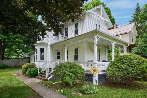 2 Pleasant St, Huntington, MA 01050