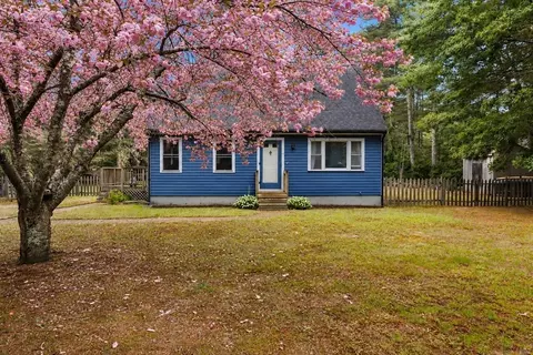 25 Main St, Carver, MA 02330