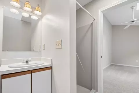 Bath - 4 Herbert Dr #B, Sutton, MA 01590 photo 2 of 4