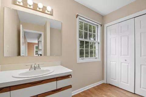 Bath - 4 Herbert Dr #B, Sutton, MA 01590 photo 1 of 4
