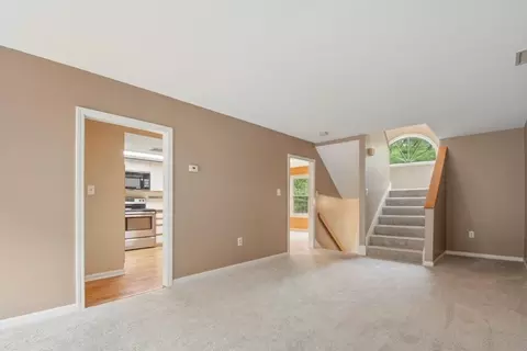Living - 4 Herbert Dr #B, Sutton, MA 01590 photo 4 of 7
