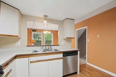 Kitchen - 4 Herbert Dr #B, Sutton, MA 01590 photo 5 of 5