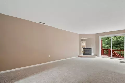 Living - 4 Herbert Dr #B, Sutton, MA 01590 photo 1 of 7