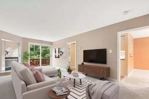 Living - 4 Herbert Dr #B, Sutton, MA 01590 photo 2 of 7