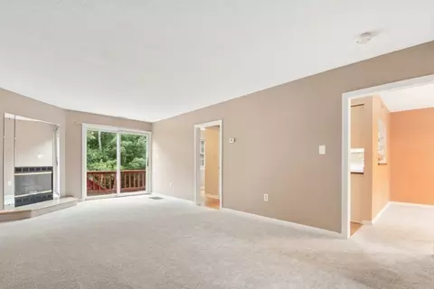 Living - 4 Herbert Dr #B, Sutton, MA 01590 photo 3 of 7