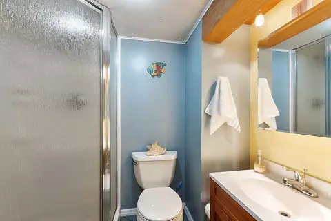Bath - 8 Pershing St, Worcester, MA 01606 photo 3 of 3