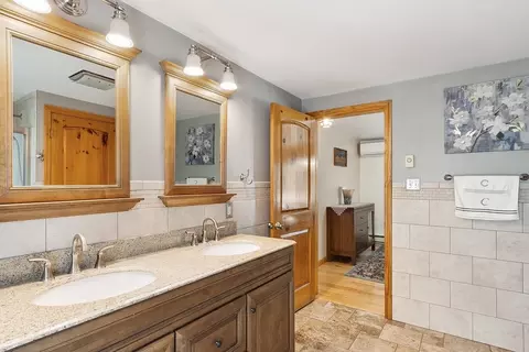 Bath - 8 Pershing St, Worcester, MA 01606 photo 2 of 3
