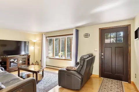 Entry Way - 8 Pershing St, Worcester, MA 01606 photo 1 of 1