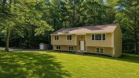 166 School St, Rehoboth, MA 02769