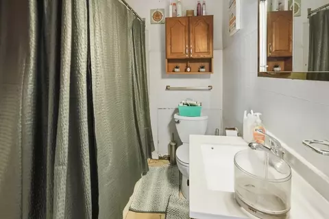 Bath - 54 Shelby St, Worcester, MA 01605 photo 2 of 4