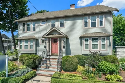 10 Creeley Rd #10, Belmont, MA 02478