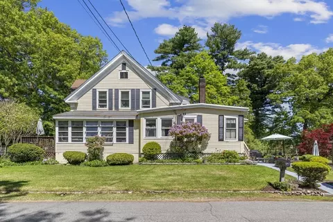 14 Naylor Ave, Chelmsford, MA 01863