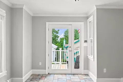 Entry Way - 14 Willow Rd, Marblehead, MA 01945 photo 1 of 2